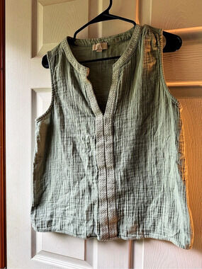 LOFT Embroidered Sleeveless Blouse in Green Size Medium